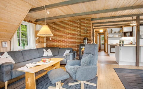 Hakun - 4Km from the Sea: Legna, Mobilia, Villetta, Soffitto, Sedia, Latifoglie, Soggiorno, Divano, Color Legno, Log Cabin
