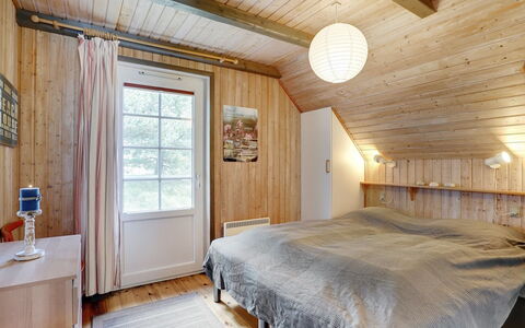 Hakun - 4Km from the Sea: Camera Da Letto, Interior Design, Letto, Mobilia, Pavimentazione, Legna, Pavimento, Soffitto, Lenzuolo, Pavimento In Legno
