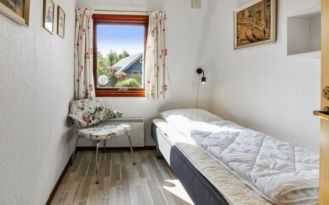 Asfrid - 3.5Km from the Sea: Parete, Legna, Mobilia, Interior Design, Pavimento, Casa, Letto, Pavimentazione, Camera Da Letto, Casa