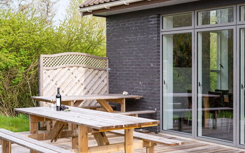 Henrieta - 4Km from the Sea: Mobilia, Legna, Mobili Da Esterno, Tavolo, Sedia, Tavolo Esterno, Latifoglie, Color Legno, Deck, Cucina & Sala Da Pranzo Tavolo