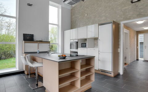 Henrieta - 4Km from the Sea: Cucina, Interior Design, Pavimentazione, Controsoffitto, Mobilia, Cabinetry, Soffitto, Legna, Elettrodomestico Da Cucina, Pavimento