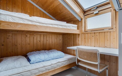 Bryniulf - 1.8Km from the Sea: Legna, Camera Da Letto, Soffitto, Letto, Bedding, Inverno, Log Cabin, Geomorfologia Glaciale, Biancheria, Telaio Del Letto