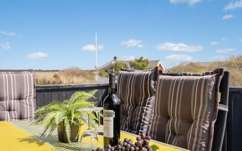 Elmine - 700M from the Sea: Zona Residenziale, Tetto, Sobborgo, Driveway, Estate, Camino