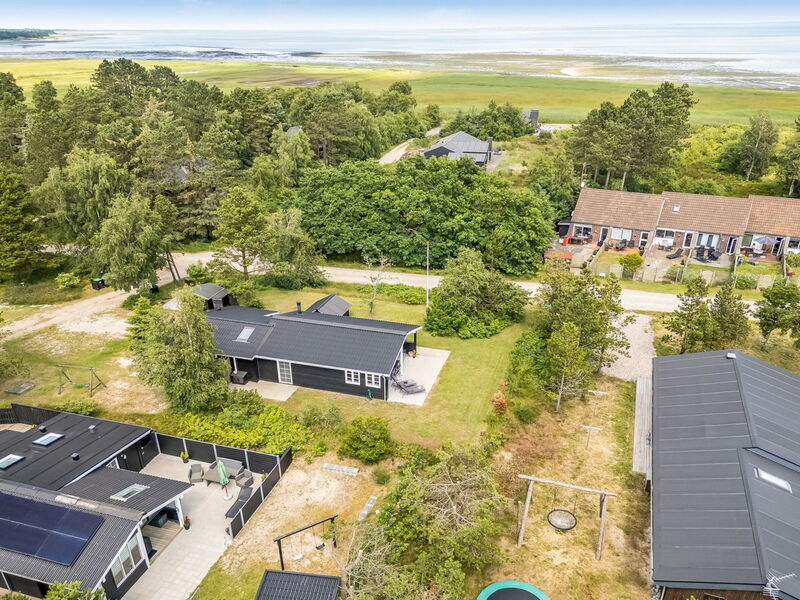 Riekje - 2.3Km from the Sea