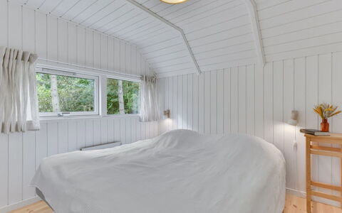 Merta: Legna, Soffitto, Pavimentazione, Pavimento, Camera Da Letto, Interior Design, Letto, Lenzuolo, Bedding, Camera