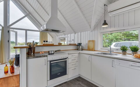 Merta: Pavimentazione, Cucina, Legna, Soffitto, Interior Design, Pavimento, Controsoffitto, Mobilia, Cabinetry, Pavimento In Legno