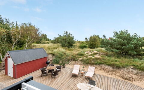 Merta: Arbusto, Urban Design, Groundcover, Brick, Appartamento, Estate, Muratura, Balcone, Landscaping
