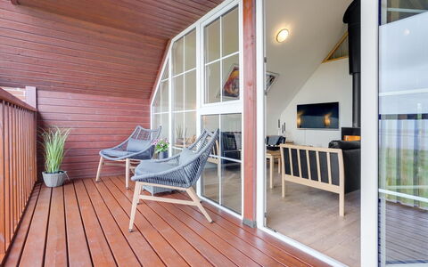 Deljan - 3.5Km from the Sea: Arbusto, Urban Design, Groundcover, Brick, Appartamento, Estate, Muratura, Balcone, Landscaping