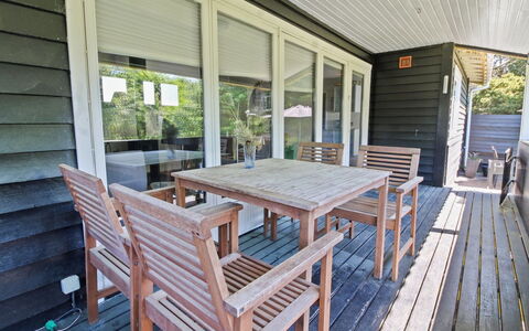 Hannu - 900M from the Sea: Mobilia, Legna, Pavimentazione, Pavimento, Pavimento In Legno, Portico, Latifoglie, Tavolo, Color Legno, Deck