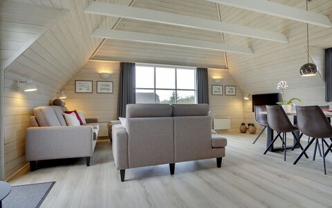 Ege - 200M from the Sea: Legna, Pavimentazione, Interior Design, Soffitto, Pavimento In Legno, Pavimento, Casa, Mobilia, Latifoglie, Soggiorno