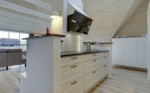 Ege - 200M from the Sea: Pavimentazione, Interior Design, Legna, Cabinetry, Controsoffitto, Cucina, Pavimento, Soffitto, Mobilia, Pavimento In Legno