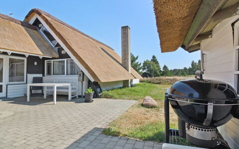 Gerdis - 1.6Km from the Sea: Architettura, Tetto, Casa, Materiale Composito, Illuminazione Diurna, Raccordo, Driveway