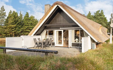 Gerdis - 1.6Km from the Sea: Architettura, Tetto, Casa, Materiale Composito, Illuminazione Diurna, Raccordo, Driveway
