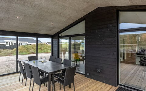 Birger - 300M from the Sea: Arbusto, Urban Design, Groundcover, Brick, Appartamento, Estate, Muratura, Balcone, Landscaping