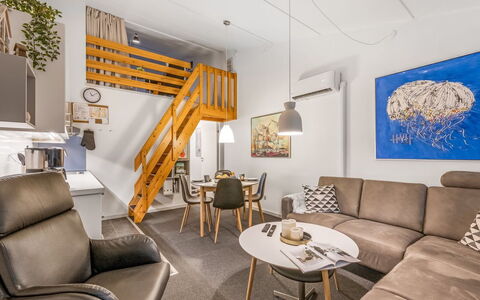 Soffhie - 250M from the Sea: Interior Design, Mobilia, Divano, Pavimentazione, Pavimento, Camera, Soffitto, Soggiorno, Appartamento