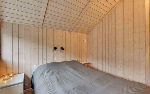 Christan - 1.2Km from the Sea: Parete, Pavimentazione, Legna, Pavimento, Camera Da Letto, Interior Design, Soffitto, Camera, Letto, Illuminazione