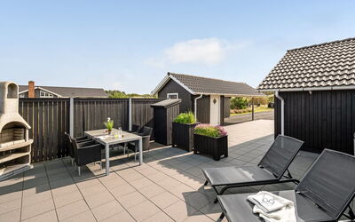 Christan - 1.2Km from the Sea