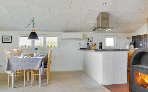 Apolonia - from the Sea: Pavimentazione, Legna, Soffitto, Pavimento, Interior Design, Lampada, Mobilia, Camera, Cucina, Sedia