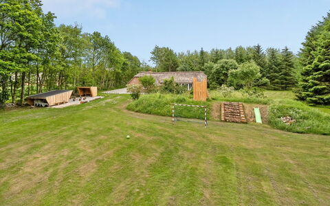 Erla - 2.3Km from the Sea: Tetto, Casa, Casa, Villetta, Raccordo, Estate, Driveway, Edifici Giardino, Cortile, Capannone