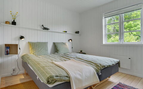 Rohan - 500M from the Sea: Interior Design, Legna, Pavimentazione, Camera Da Letto, Letto, Pavimento, Mobilia, Soffitto, Bedding, Lenzuolo