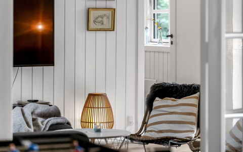 Rohan - 500M from the Sea: Mobilia, Interior Design, Legna, Pavimentazione, Pavimento, Illuminazione, Casa, Camera, Soggiorno, Pavimento In Legno