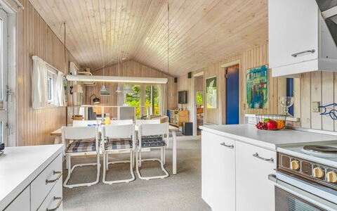 Vlatko - 2.9Km from the Sea: Legna, Interior Design, Soffitto, Cucina, Pavimentazione, Pavimento, Mobilia, Controsoffitto, Casa, Camera