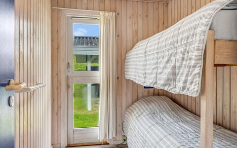 Vlatko - 2.9Km from the Sea: Legna, Camera Da Letto, Pavimento, Pavimentazione, Letto, Color Legno, Latifoglie, Bedding, Plank, Biancheria