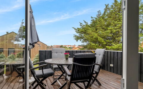 Bedri - 800M from the Sea: Legna, Mobilia, Pavimento In Legno, Deck, Sedia, Mobili Da Esterno, Latifoglie, Tavolo Esterno, Balcone, Cucina & Sala Da Pranzo Tavolo