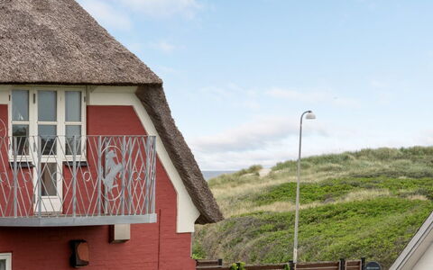 Riki - 150M from the Sea: Tetto, Casa, Casa, Villetta, Raccordo, Estate, Driveway, Edifici Giardino, Cortile, Capannone