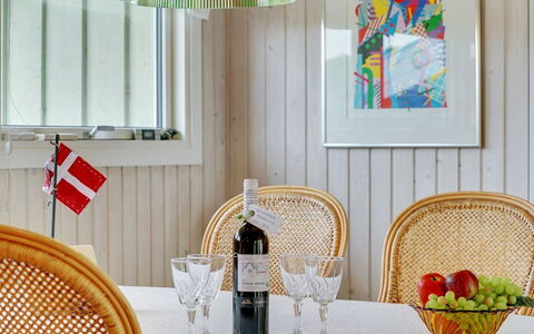 Erwith - 50M from the Sea: Interior Design, Mobilia, Sedia, Bicchiere, Color Legno, Materiali Naturali, Sala Da Pranzo, Lampada, Paralume, Vernice