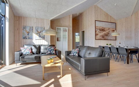 Bentine - 1.6Km from the Sea: Legna, Latifoglie, Camera, Pavimento In Legno, Soffitto, Soggiorno, Plank, Color Legno, Materiali Naturali