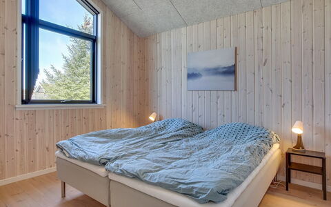 Bentine - 1.6Km from the Sea: Legna, Camera Da Letto, Soffitto, Latifoglie, Bedding, Telaio Del Letto, Lenzuolo, Plank, Letto, Color Legno