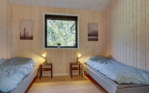 Bentine - 1.6Km from the Sea: Legna, Camera Da Letto, Interior Design, Pavimentazione, Soffitto, Pavimento, Letto, Camera, Lenzuolo, Telaio Del Letto