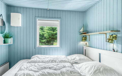 Jorek - 1.3Km from the Sea: Camera Da Letto, Legna, Interior Design, Soffitto, Letto, Pavimentazione, Bedding, Lenzuolo, Pavimento, Casa