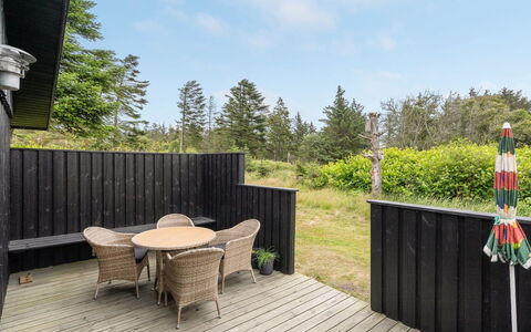 Jorek - 1.3Km from the Sea: Legna, Latifoglie, Backyard, Shade, Recinzione, Plank, Giardino, Deck, Portico, Landscaping