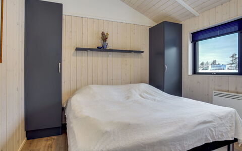 Hildegard - 1.5Km from the Sea: Camera Da Letto, Letto, Legna, Interior Design, Soffitto, Pavimento, Pavimentazione, Lenzuolo, Bedding, Telaio Del Letto