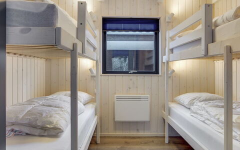 Hildegard - 1.5Km from the Sea: Legna, Congelamento, Neve, Inverno, Camera Da Letto, Latifoglie, Bedding, Plank, Color Legno, Letto