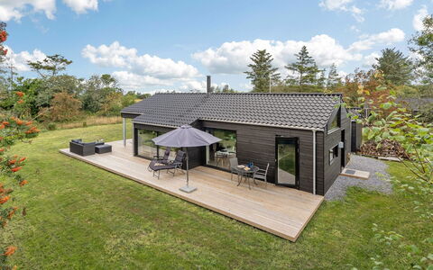 Hildegard - 1.5Km from the Sea: Architettura, Tetto, Casa, Materiale Composito, Illuminazione Diurna, Raccordo, Driveway