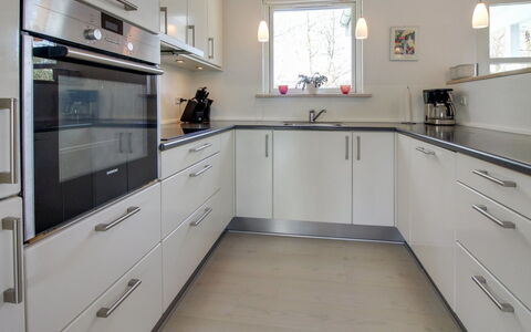 Börje - 600M from the Sea: Cucina, Pavimentazione, Controsoffitto, Cabinetry, Interior Design, Casa, Elettrodomestico Da Cucina, Pavimento, Idraulico Fixture, Lavello