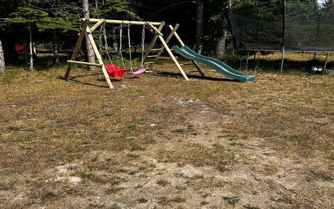 Akseli - 800M from the Sea: Attrezzatura Giochi All'Aperto, Swing, Scivolo, Terreno Di Gioco, Prato, Suolo, Shade, Cortile, Parco, Campo Da Giuoco