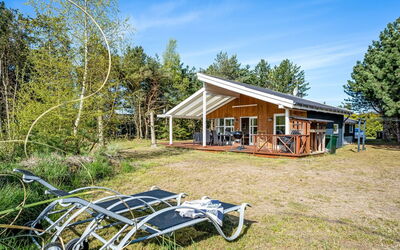 Akseli - 800M from the Sea
