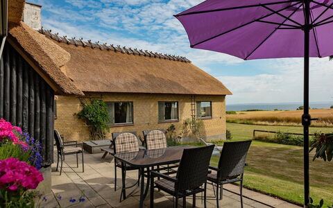 Edithe - 250M from the Sea: Tetto, Villetta, Lotto, Mobili Da Esterno, Thatching, Shade, Giardino, Agriturismo, Cortile, Tavolo Esterno