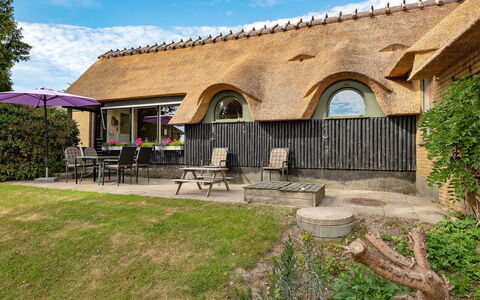 Edithe - 250M from the Sea: Tetto, Thatching, Villetta, Casa, Casa, Lotto, Estate, Agriturismo, Giardino, Shade