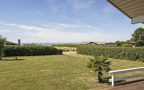 Kierstine - 100M from the Sea: Zona Residenziale, Tetto, Sobborgo, Driveway, Estate, Camino