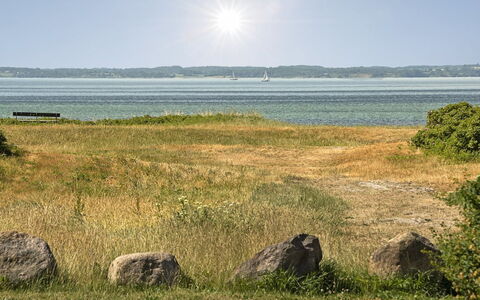 Kierstine - 100M from the Sea: Zona Residenziale, Tetto, Sobborgo, Driveway, Estate, Camino