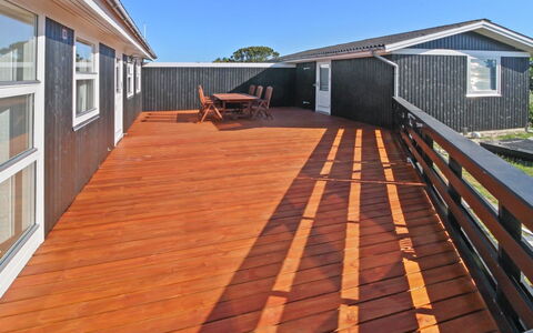 Allis - 400M from the Sea: Casa, Villetta, Portico, Latifoglie, Raccordo, Deck, Shade, Plank, Estate, Edifici Giardino