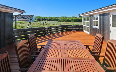 Allis - 400M from the Sea: Casa, Villetta, Portico, Latifoglie, Raccordo, Deck, Shade, Plank, Estate, Edifici Giardino