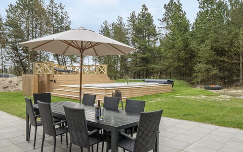 Romy - 3.5Km from the Sea: Erba, Casa, Tetto, Casa, Villetta, Arbusto, Lotto, Area Rurale, Agriturismo, Groundcover