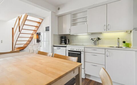 Tellervo - 2.4Km from the Sea: Mobilia, Interior Design, Pavimentazione, Cucina, Controsoffitto, Pavimento, Legna, Soffitto, Pavimento In Legno, Elettrodomestico Da Cucina