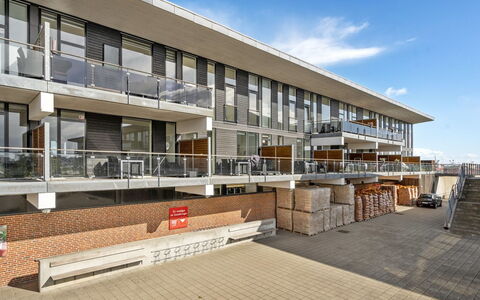 Theis - 100M from the Sea: Edificio Commerciale, Appartamento, Balcone, Quartier Generale, Illuminazione Diurna, Alluminio